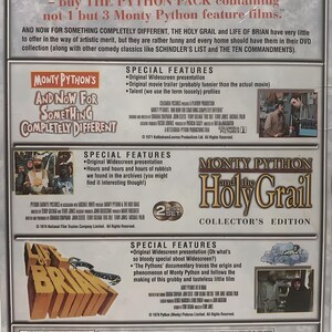Może przedstawiać: Zestaw DVD "The Python Pack" zawierający trzy filmy Monty Pythona: "And Now for Something Completely Different", "Monty Python and the Holy Grail" i "Life of Brian". Na pudełku znajdują się kadry z film&oacute;w i funkcje specjalne.
