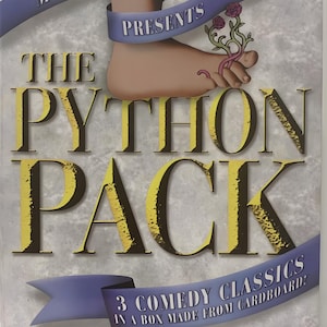 Peut inclure: Boîtier DVD pour "The Python Pack" avec le texte "Monty Python Presents" et "3 Comedy Classics in a Box Made From Cardboard!". La couverture présente un pied avec une fleur et le titre en grandes lettres jaunes.