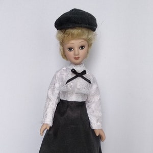 Bambola in porcellana artigianale -Anna Sergeevna von Dideritz (A. Chekhov &quot;Lady with a Dog&quot;)68