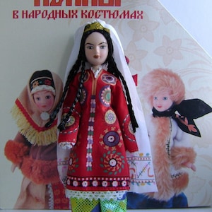 Handgemaakte porseleinen pop - Tadzjiekse trouwpak N56