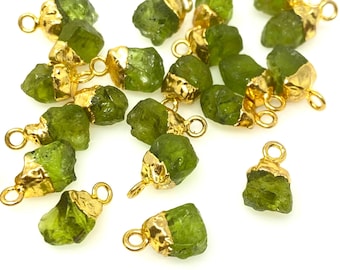10 dijes de peridoto electrochapados, colgantes de peridoto natural en bruto, suministros de joyería al por mayor, 12 x 6 mm - 13 x 9 mm