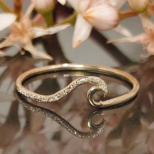 Stardust Ring, 14k/10k Real Solid Gold Wave Ring - Gold Surf Ring, Minimalist Gold Ring, Gold Thumb Rings, Gold Midi Ring, Gold Pinky Ring
