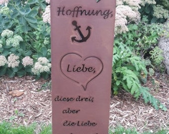 Säule "Glaube, Hoffnung, Liebe..."