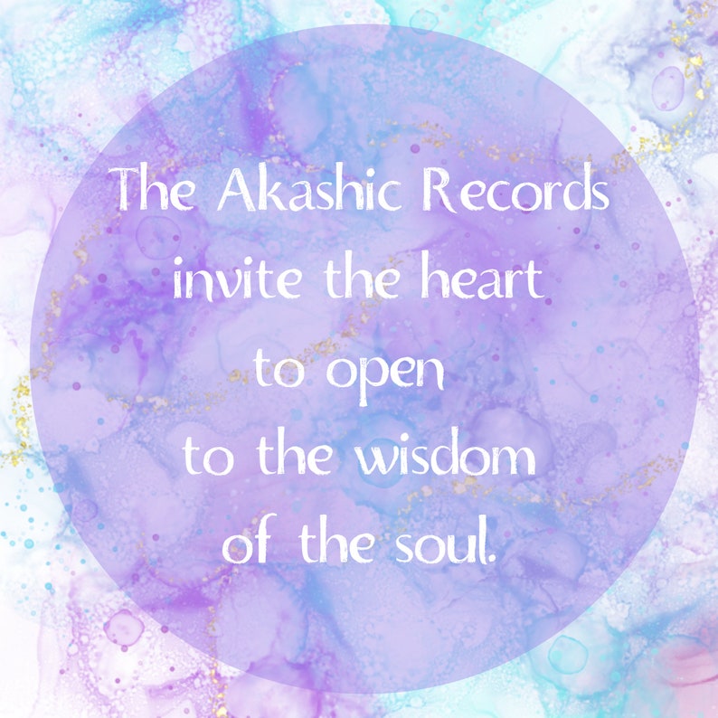 Puede incluir: Una impresi&oacute;n de arte digital con efecto acuarela en tonos morado, azul y dorado. El texto "The Akashic Records invite the heart to open to the wisdom of the soul" se muestra en blanco dentro de una forma circular.