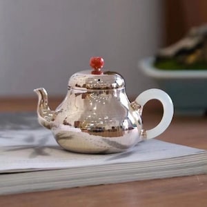 Pear-shaped Hammer-mark Silver Chinese Teapot with South Red Agate Lid Knob