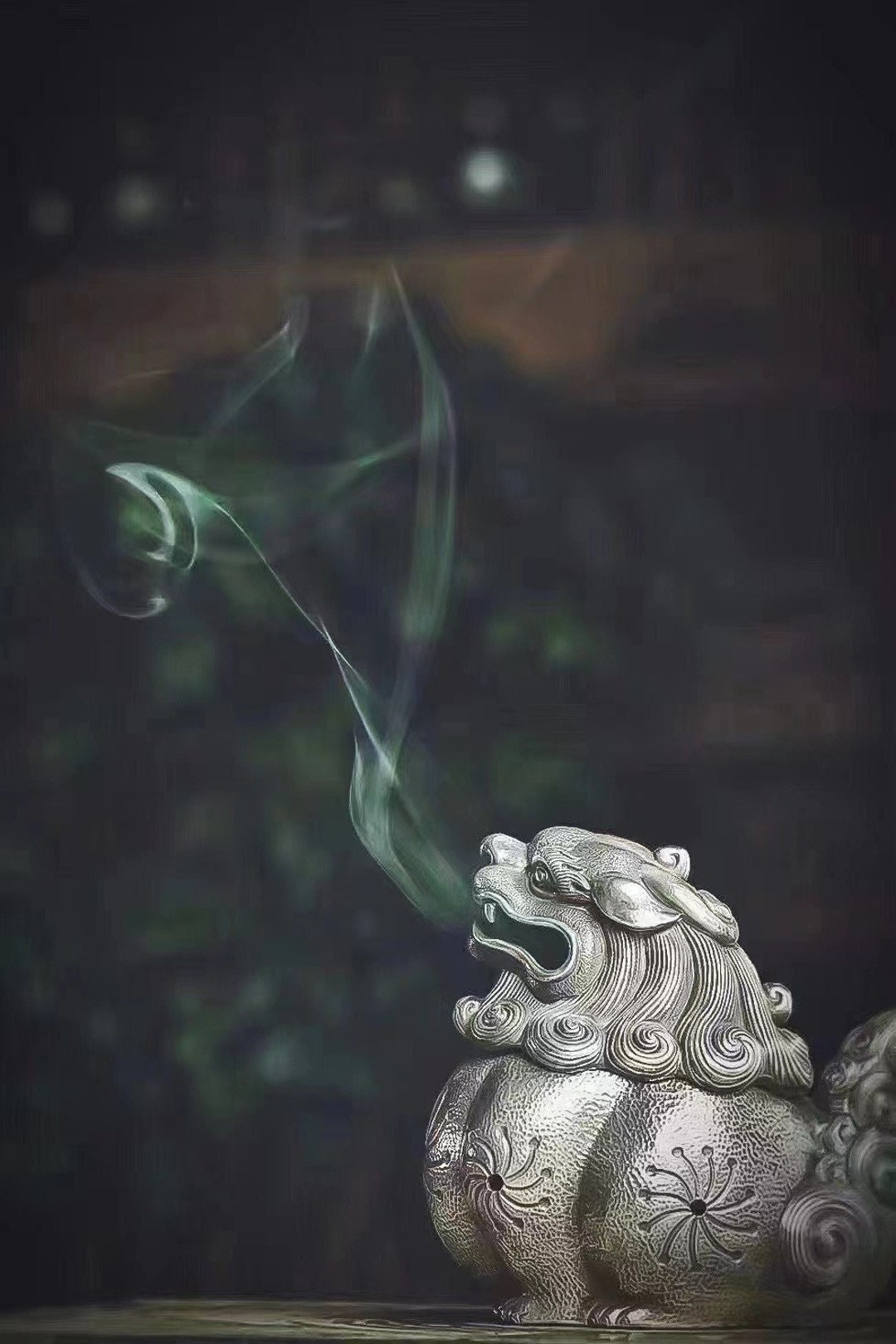 獅子の姿をした龍の9人の息子の1人であるスアンニ（Suān Ní）香炉