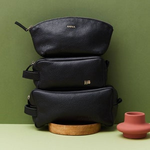 Trousse de toilette personnalisée avec monogramme en cuir, trousse de toilette pour garçons d'honneur, trousse de rasage en cuir noir, organiseur de cosmétiques gris, trousse de maquillage en cuir