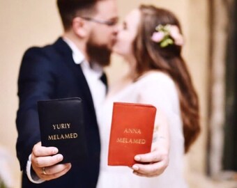 Cadeaux de mariage personnalisés pour les jeunes mariés, couverture de passeport pour M. et Mme, couverture de passeport en cuir monogrammée, cadeau pour couple, cadeaux de lune de miel