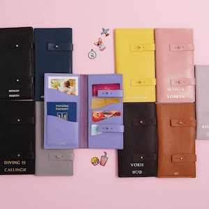 Gepersonaliseerde organizer voor familiereisdocumenten, leren portemonnee met monogram, paspoorthouder, reiskaarthouder, reiscadeau voor stellen