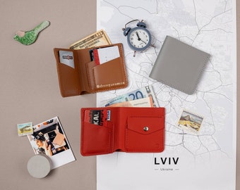 Personalisierter schlanker Kartenhalter, benutzerdefinierte Lederbrieftasche, Unisex-Brieftasche mit Münzfach, monogrammierte gravierte Namensbrieftasche, zweifache Brieftasche