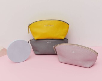 Pochette per il trucco personalizzata in pelle colorata con monogramma e nome, astuccio con cerniera personalizzato, organizer per pillole resistente, borsa per accessori, regalo per damigella d'onore.