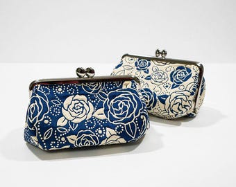 Rose Weave Gamaguchi-portemonnee, Japanse Kiss Lock-portemonnee handgemaakt in Kyoto, blauwbeige roos stoffen sluiting portemonnee, tarottas, cadeau voor haar