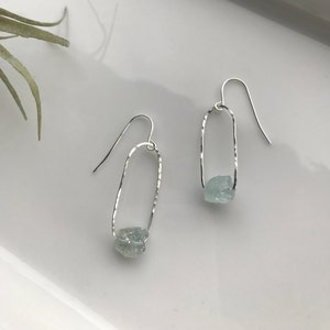 Silver Aquamarine Horseshoe Earrings / Rough Cut Aquamarine / Raw Crystal Earrings / Dangle and Drop Earrings/Blue Gemstone/March Birthstone
