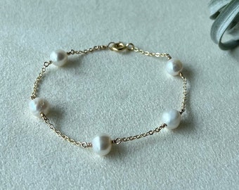 Pulsera de perlas de agua dulce natural real, delicada pulsera de oro de 14k, pulsera con cuentas de perlas, pulsera simple, regalo de dama de honor, regalo del día de las madres