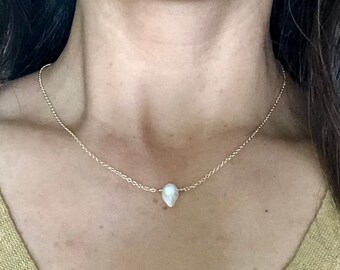 Keshi Pearl Necklace / Pearl Necklace / Dainty Pearl Necklace / Pearl Pendant/ Bridal Jewelry / Gold Pearl Necklace / Freshwater Pearl