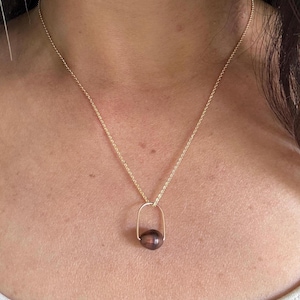 Schokoladen Perlen Halskette / Hufeisen Anhänger / Perlen Anhänger / Gewellte Perle / Dunkle Perle / Minimal Perle / Juni Geburtsstein