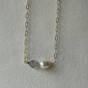 Gioielli Labradorite / Collana Labradorite / Perla d&#39;oro / Collana di perle d&#39;oro / Collana di nozze / Gioielli da sposa / Regalo per damigella d&#39;onore