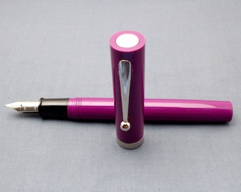 Vintage Sheaffer NO NONSENSE Fountain Pen - Made in USA - Purple Color