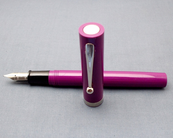 Vintage Sheaffer NO NONSENSE Fountain Pen - Made in USA - Purple