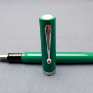 Vintage Sheaffer NO NONSENSE Fountain Pen - Made in USA - Purple