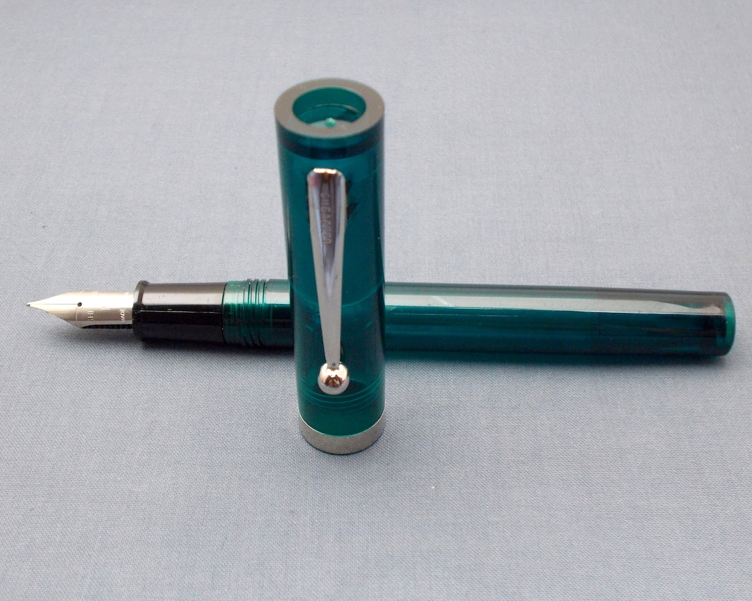 Vintage Sheaffer NO NONSENSE Fountain Pen - Made in USA - Green