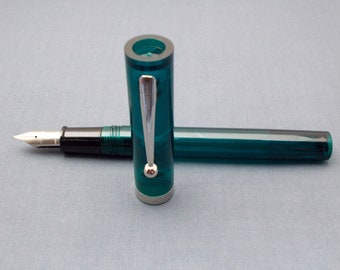 Vintage Sheaffer NO NONSENSE Fountain Pen - Made in USA - Green Translucent Colour