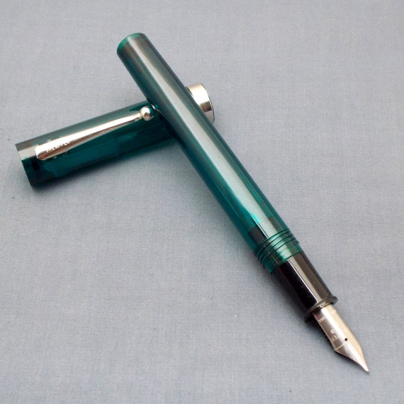 Vintage Sheaffer NO NONSENSE Fountain Pen Made in USA Green Translucent  Colour 