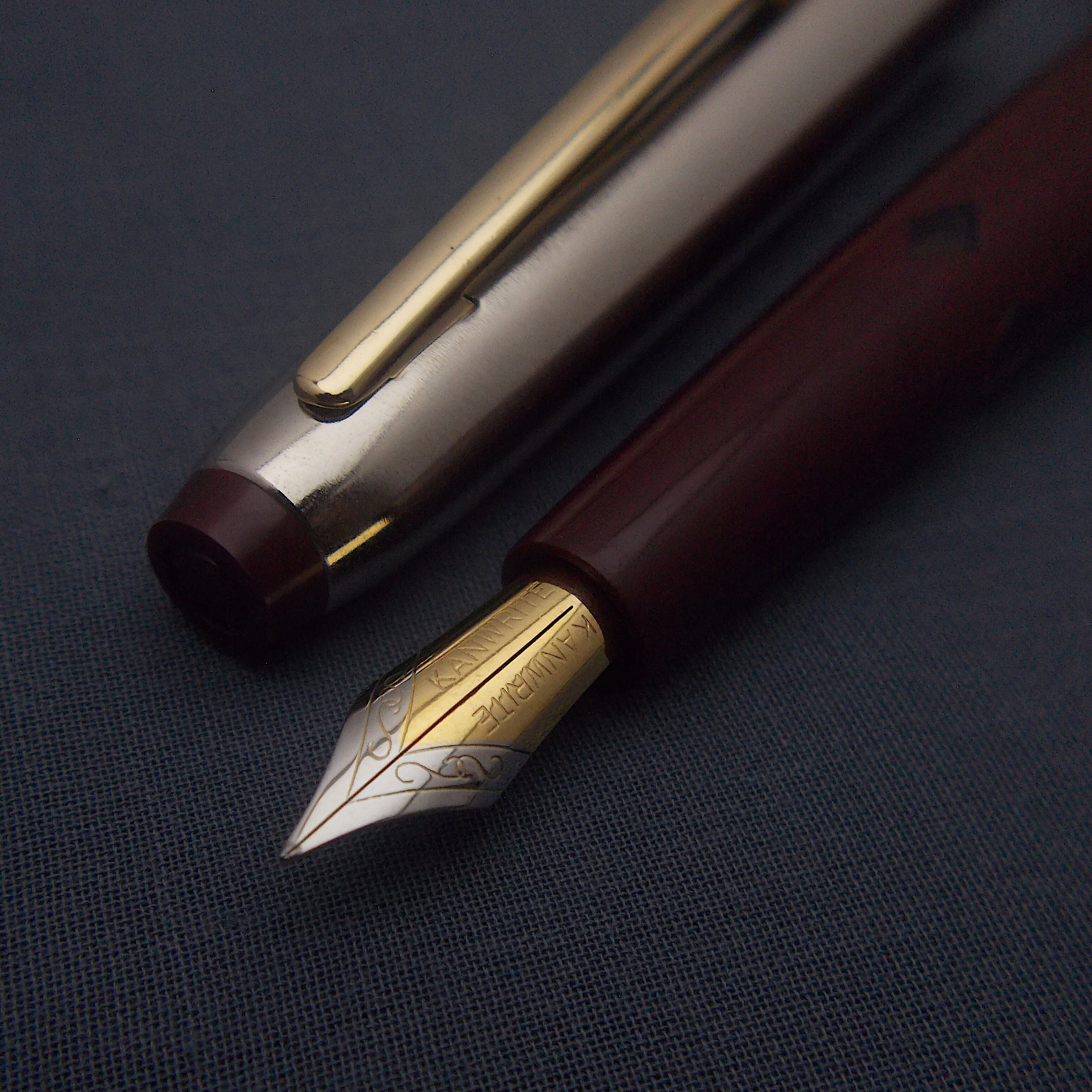 Wingsung 322 Model:16360 Dark Grey Color Lines And Dot Design Body With  Gold Clip Fountain Pen