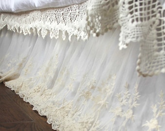 White Ivory Shabby  Ruffle Embroidery Scalloped  Lace Bridal Bed Skirt Split Corners Coverlet Bedspread Dust Ruffle Bridal Skirt