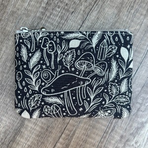 Mystical Mushroom Coin Purse, Handmade Japanese Mushroom Fabric Zipper Mini Pouch Zippered Wallet Change Bag Earbuds AirPod Case Card Holder