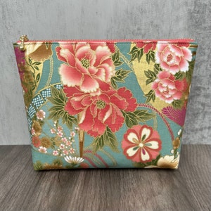 Japanese Floral Cosmetic Case, Handmade Traditional Japan Flower Fabric Pouch Zippered Makeup Bag Toiletry Zipper Travel Clutch