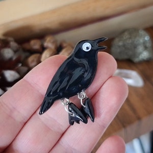 derpy corvid brooch