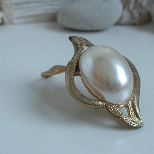 Golden Pearl Clip - goldener Vintage Kleiderclip mittig, elegantes Design, Hochzeit, Braut, Tuchclip, Kleiderclip, Klemme, Perlmutt farben