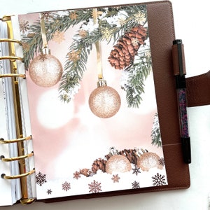 Planer ozdób świątecznych w kolorze różowym z folią