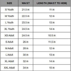 Puede incluir: Tabla de tallas que muestra las medidas de cintura y longitud en pulgadas para tallas de j&oacute;venes y adultos de una prenda.