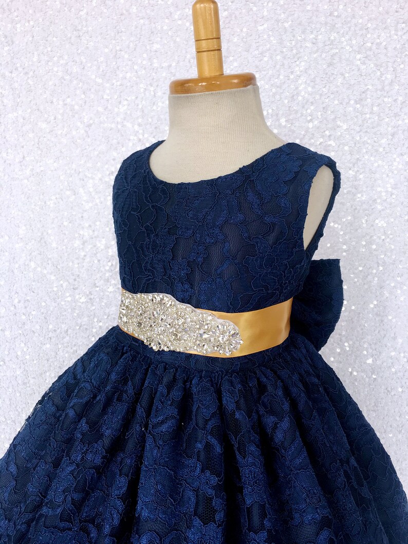 Vestido de niña de flores azul marino con encaje francés y diamantes de imitación hasta los tobillos con espalda en V imagen 6
