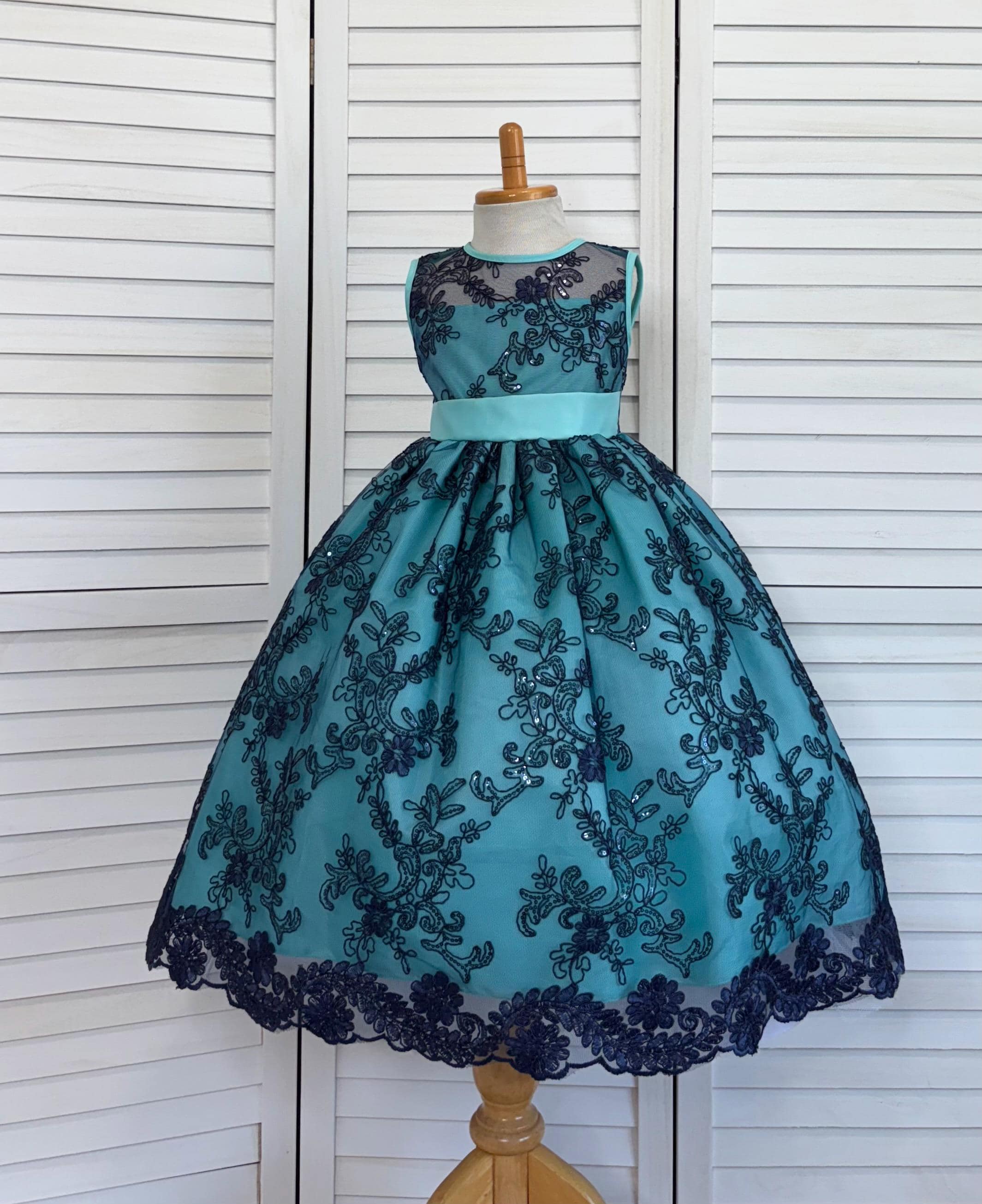 slim fit dress slacks PRINTED RUFFLED LACE MAXI DRESS