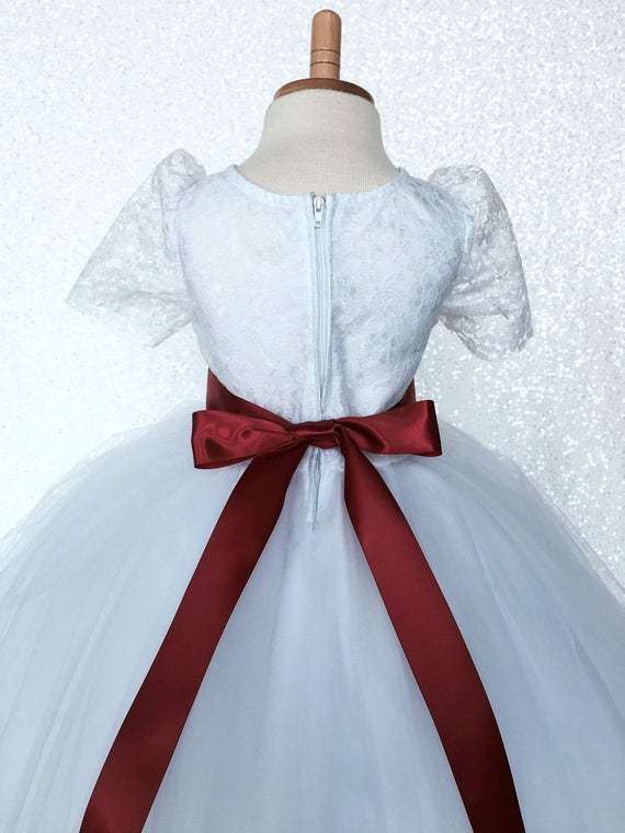 Hs36 Beautiful Sleeveless Strapless Sweetheart White Ball Gown Red Bowknot  Belt Bridal Gown | White ball gowns, Ball gowns, Applique wedding dress