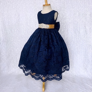 Vestido de niña de flores azul marino con encaje francés y diamantes de imitación hasta los tobillos con espalda en V imagen 1