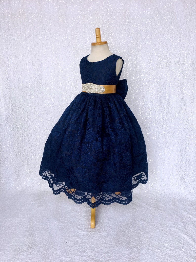 Vestido de niña de flores azul marino con encaje francés y diamantes de imitación hasta los tobillos con espalda en V imagen 1