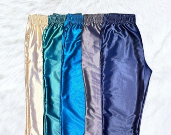 サテンパジャマパンツ：ポケット付きユニセックス大人用ラウンジウェア