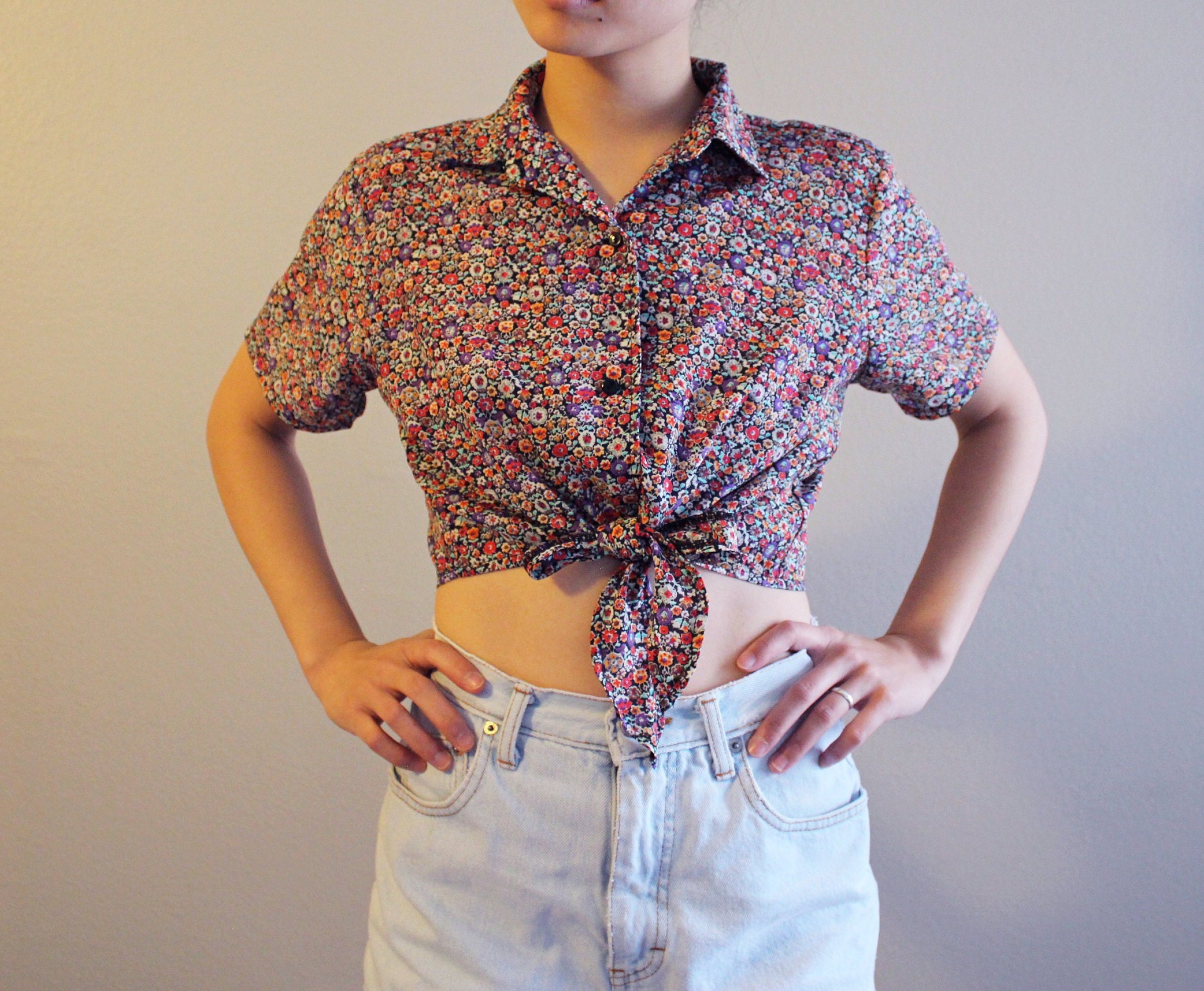 Vintage Tie Front Crop Button up Shirt With Floral Pattern Vintage Tie Front Crop Button up Shirt With Floral Pattern