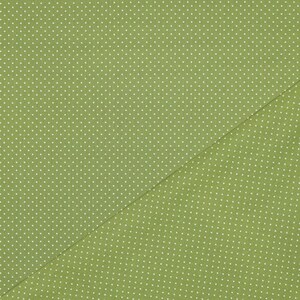 以下が含まれることがあります： 白い水玉模様の緑色の布。布は半分に折り畳まれており、斜めの線ができています。