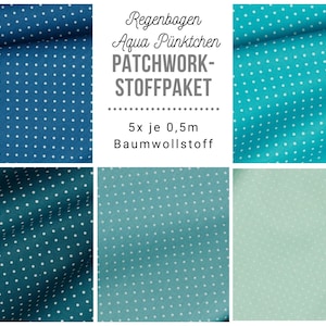Könnte beinhalten: Ein Pack mit fünf 0,5 Meter großen Baumwollstoffquadraten mit weißen Punkten auf blauem, türkisfarbenem und grünem Hintergrund. Der Stoff ist mit "Regenbogen Aqua Pinktchen Patchwork-Stoffpaket" beschriftet.