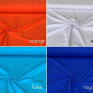 Puede incluir: Cuatro muestras de tela en diferentes colores: naranja, blanco, turquesa y azul real. La tela es lisa y tiene un ligero brillo.