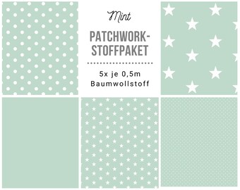Könnte beinhalten: Ein Patchwork-Stoffpaket in Mintgrün mit fünf verschiedenen Mustern: weiße Punkte, kleine weiße Sterne, große weiße Sterne, einfarbiges Mintgrün und kleine weiße Punkte. Das Paket enthält 5 Stoffstücke, jedes mit einer Größe von 0,5 Metern. Der Text "Mint PATCHWORK-STOFFPAKET 5x je 0,5m Baumwollstoff" ist auf dem Bild gedruckt.