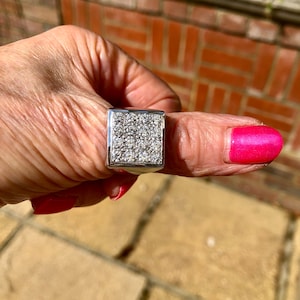 Sparkly Gents Ring in 18 carat white gold