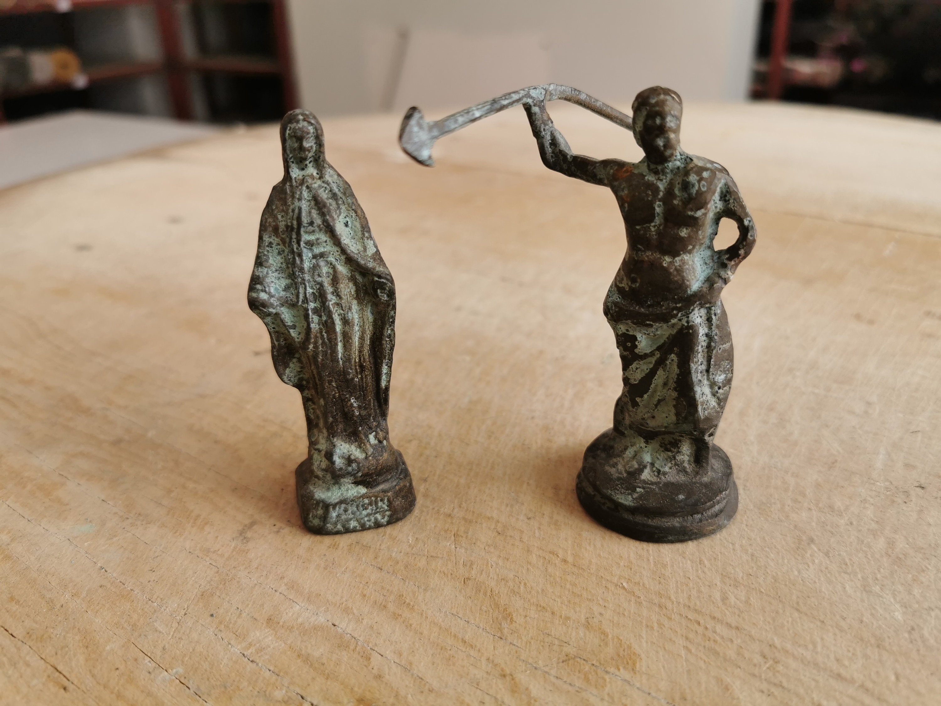 Antique Trinkets: Dandy'S Extraordinary Finds - 7hzzhkz