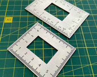 Kleines quadratisches Lineal für Lederarbeiten 5x6 cm, Edelstahl Messwerkzeug, Skala Metalllineal, DIY-Werkzeug, Taschen-EDC-Werkzeug