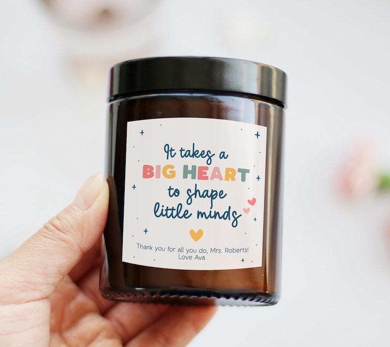 Thank you gift for nursery key workers. End of term appreciation candle gift for teachers that reads 'it takes a big heart to shape little minds'.